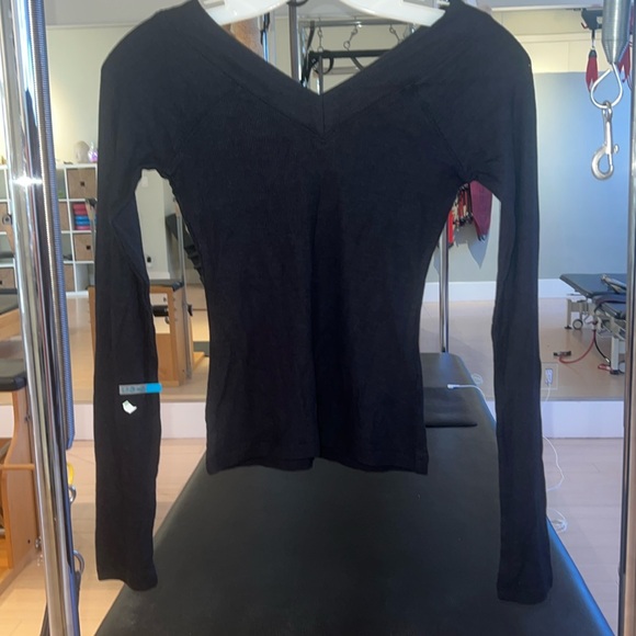 UO-2 NWOT URBAN OUTFITTERS BDG SHANNEN DOUBLE V LONG SLEEVE TOP - Picture 3 of 7